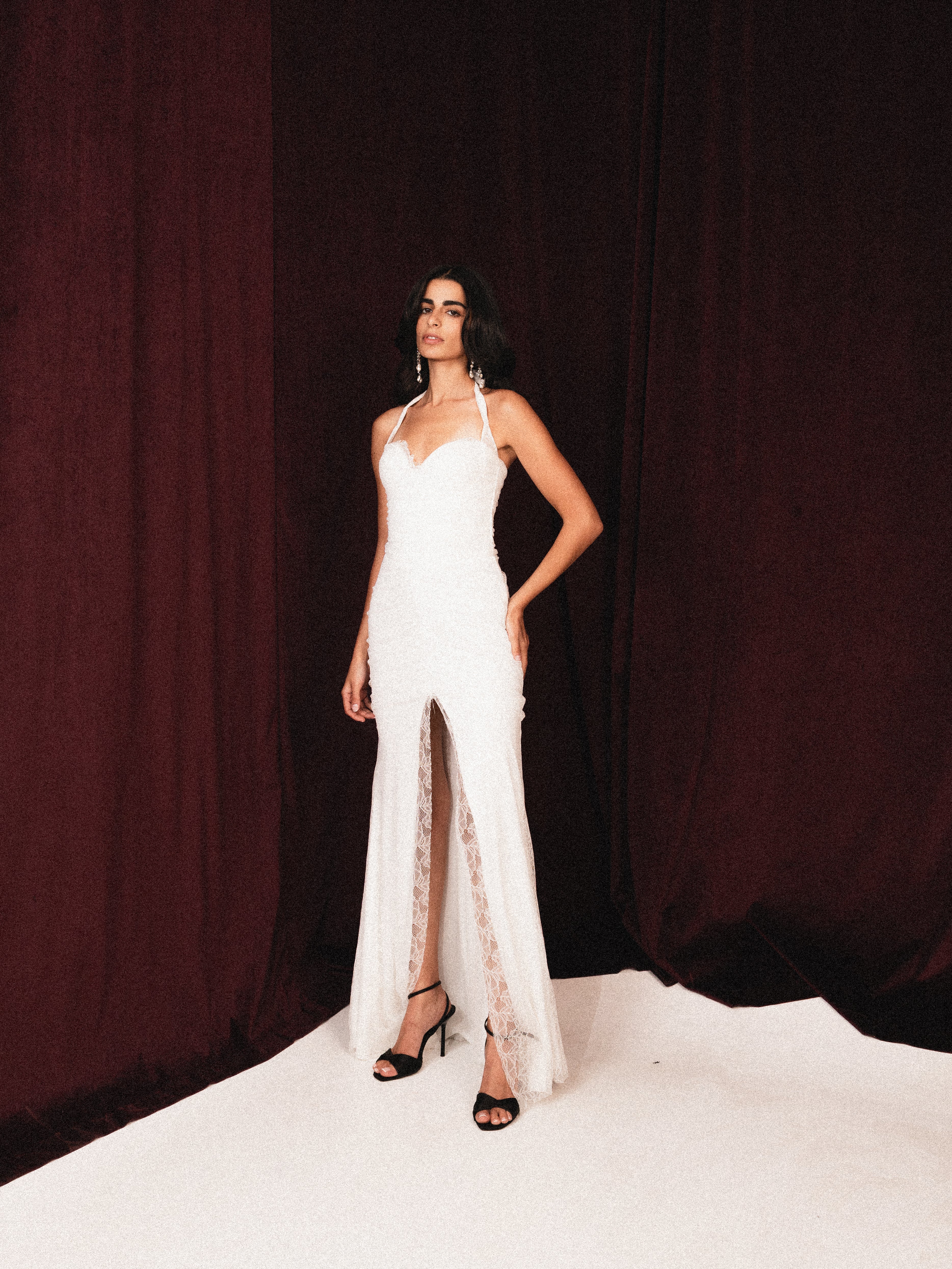 Strapless draped dantelle with slit IN WHITE