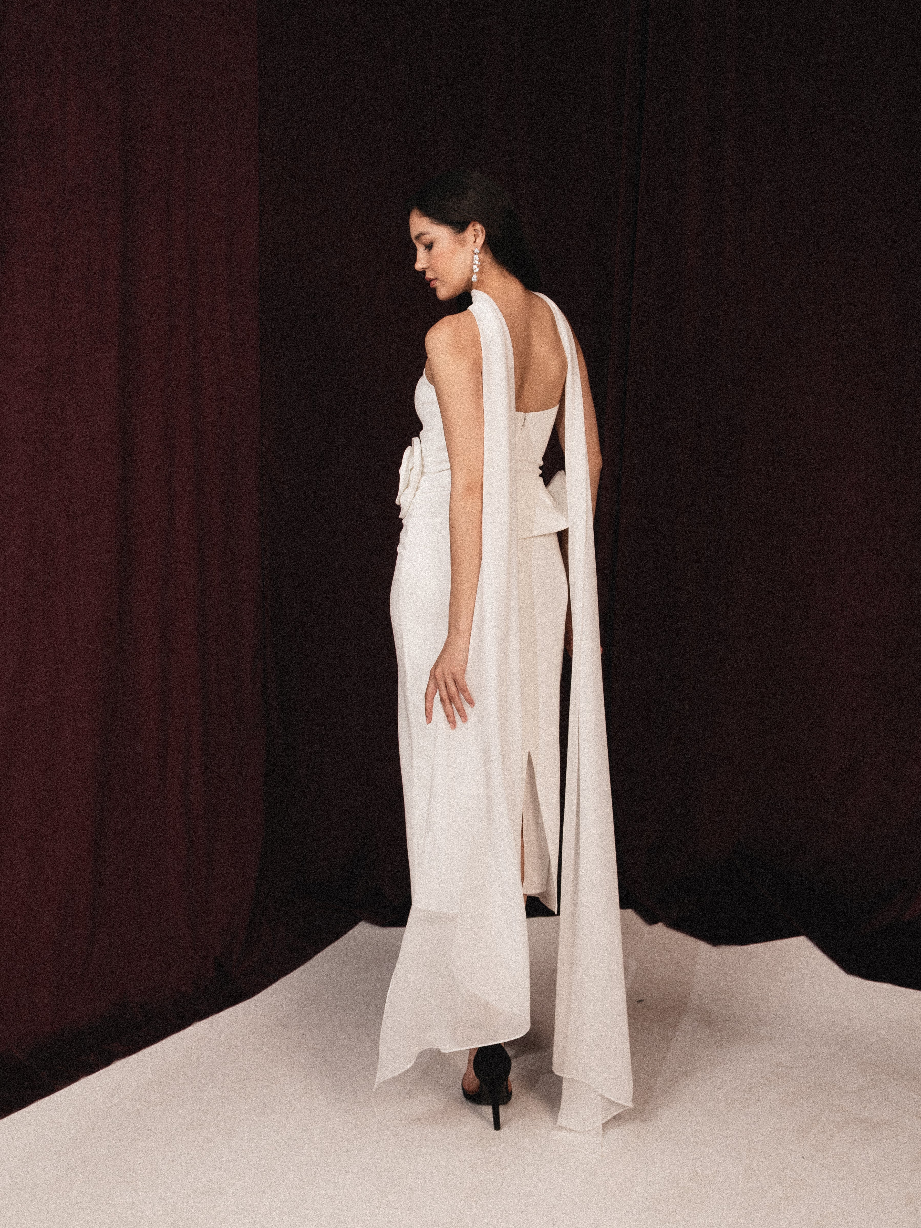 Strapless midi dress with flower in white