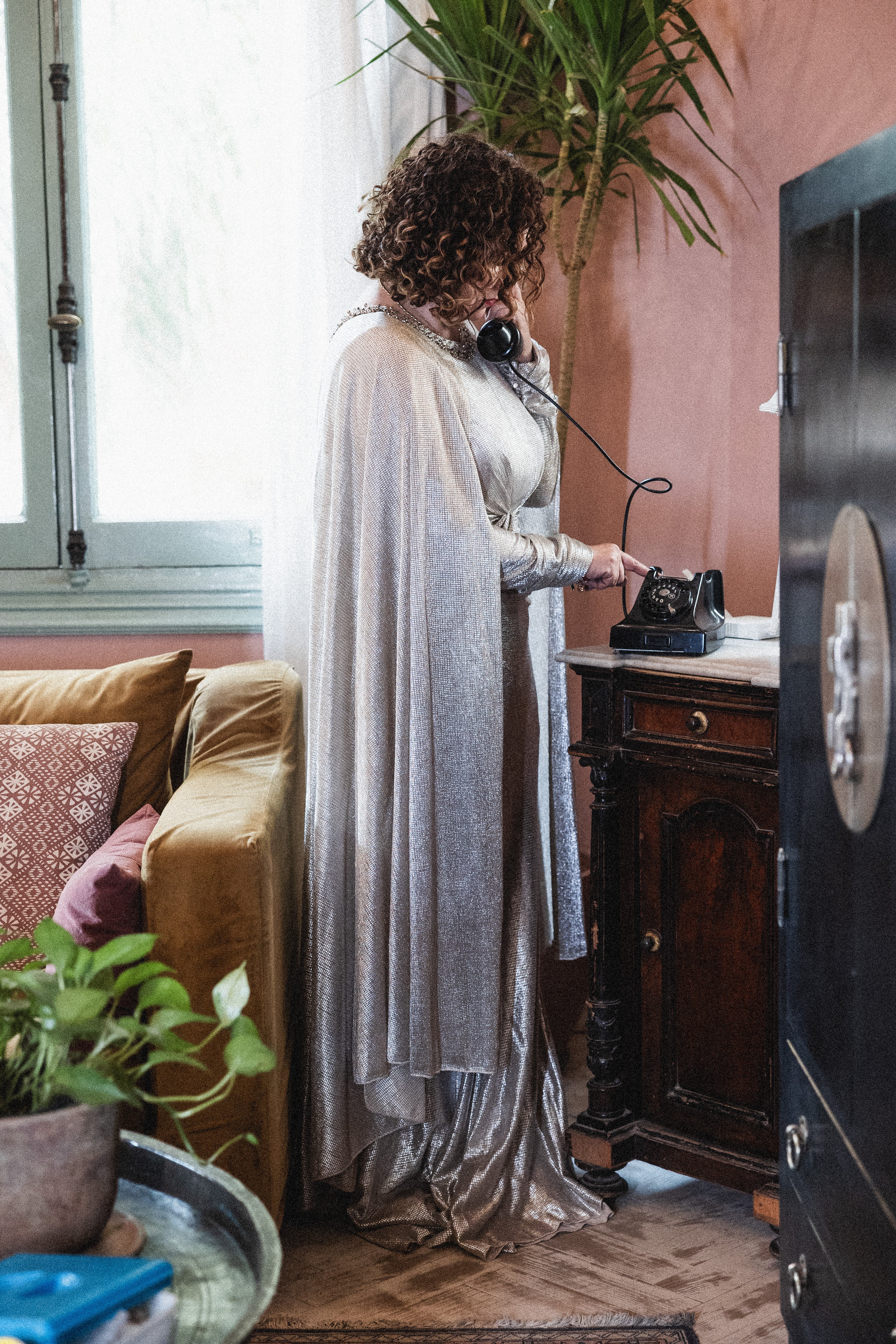Long dress with slit in platinum