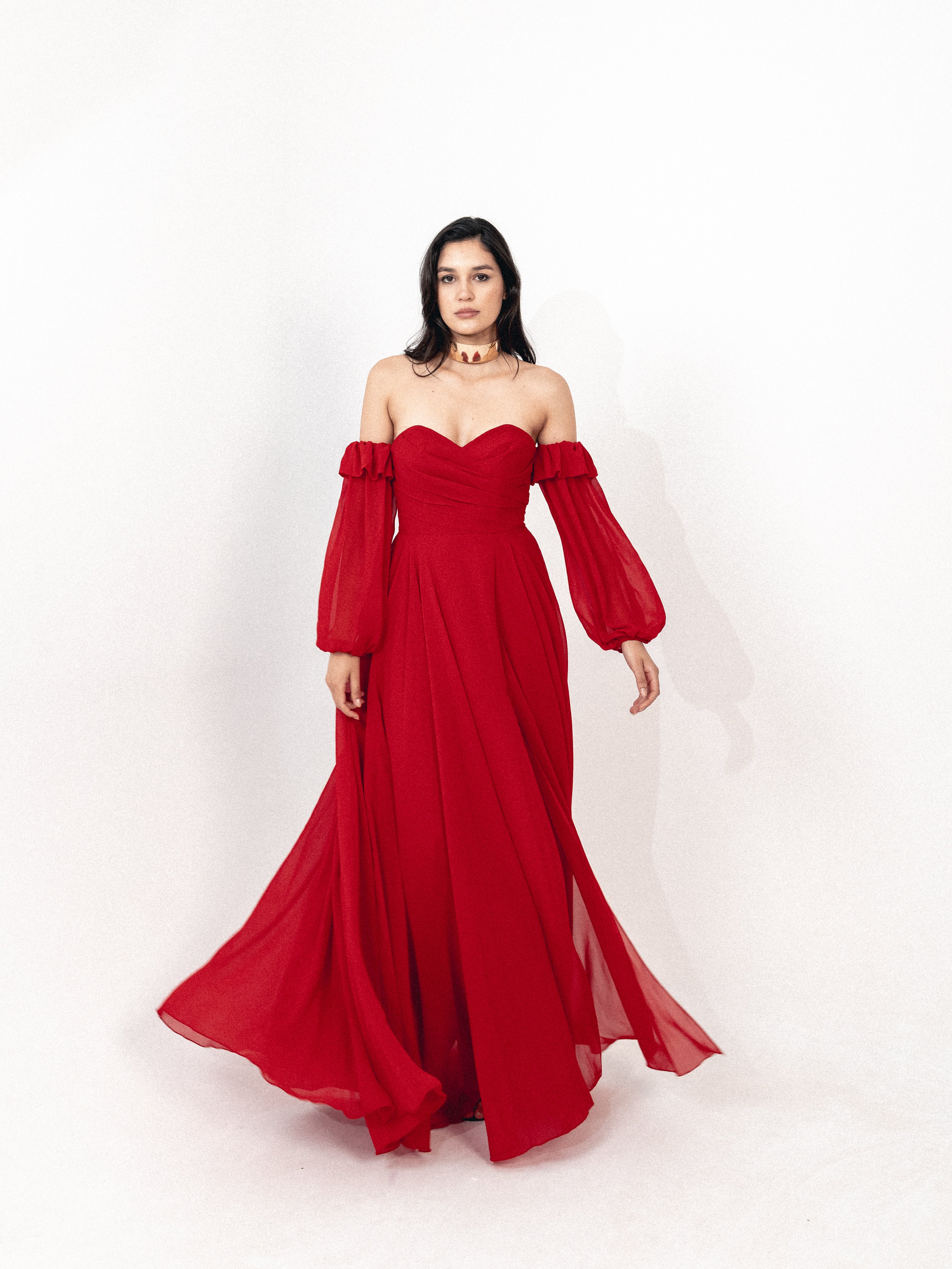 Strapless chiffon dress with slit in RED