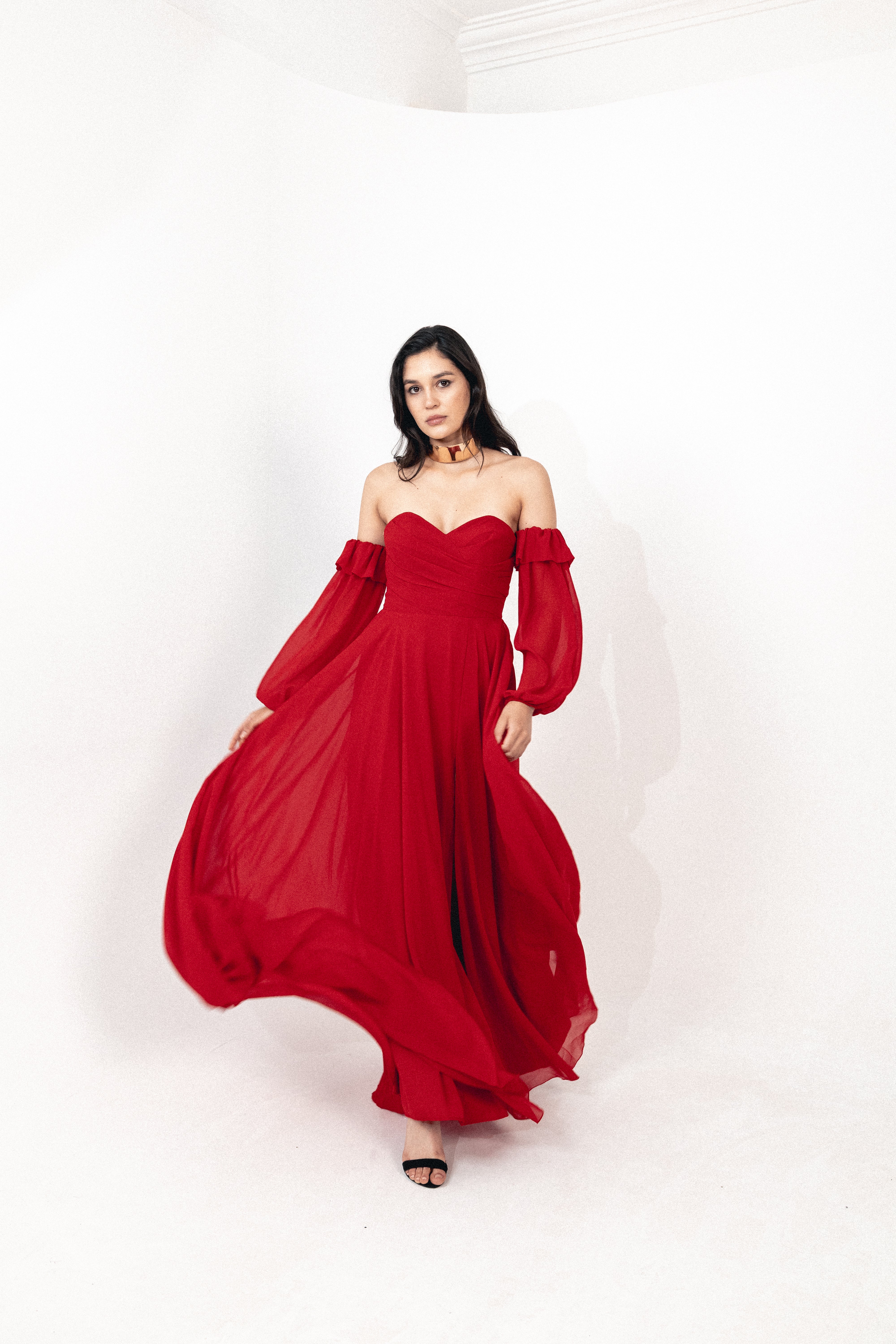 Strapless chiffon dress with slit in RED