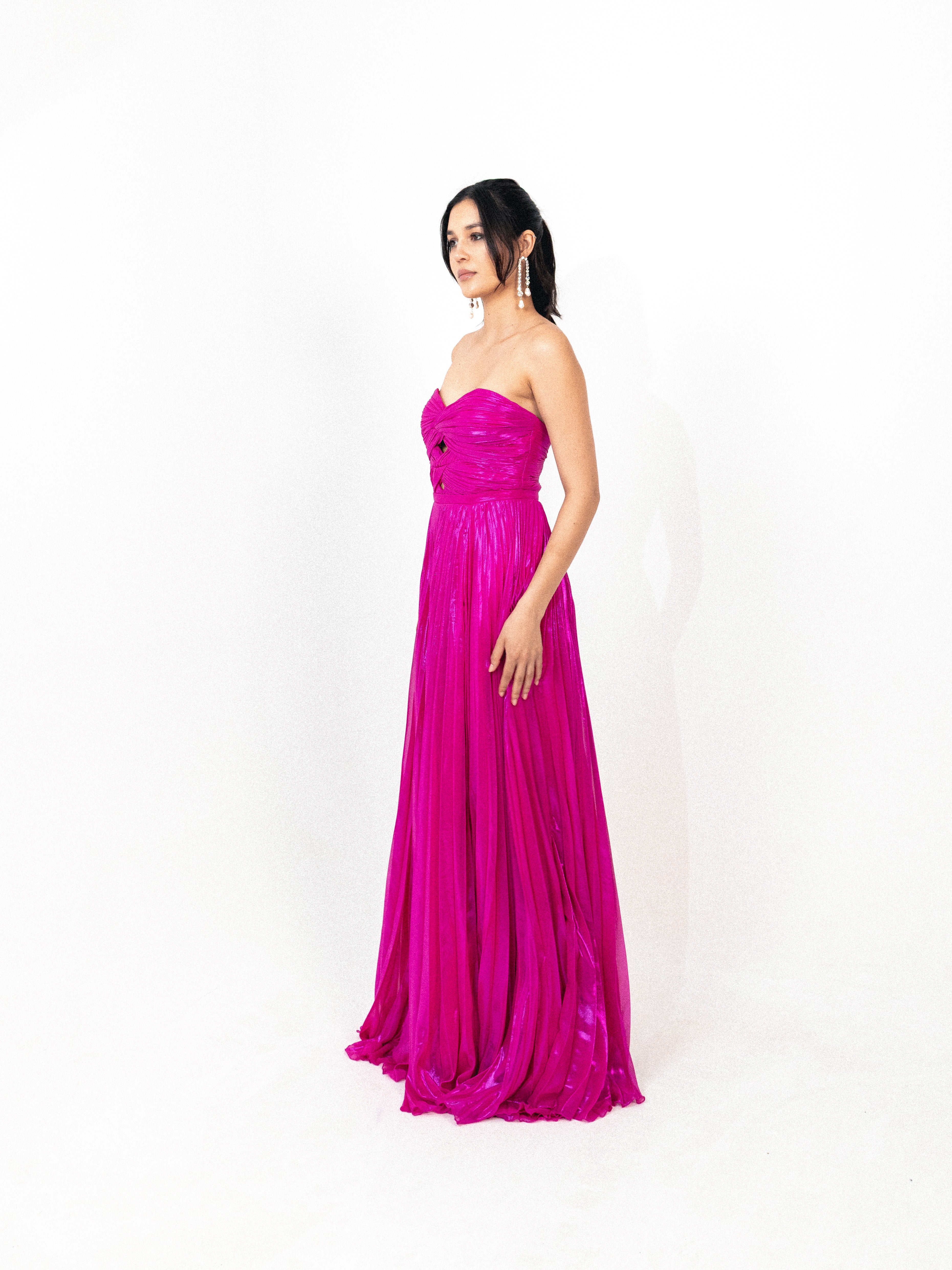 Strapless plisse with slit in fuchsia
