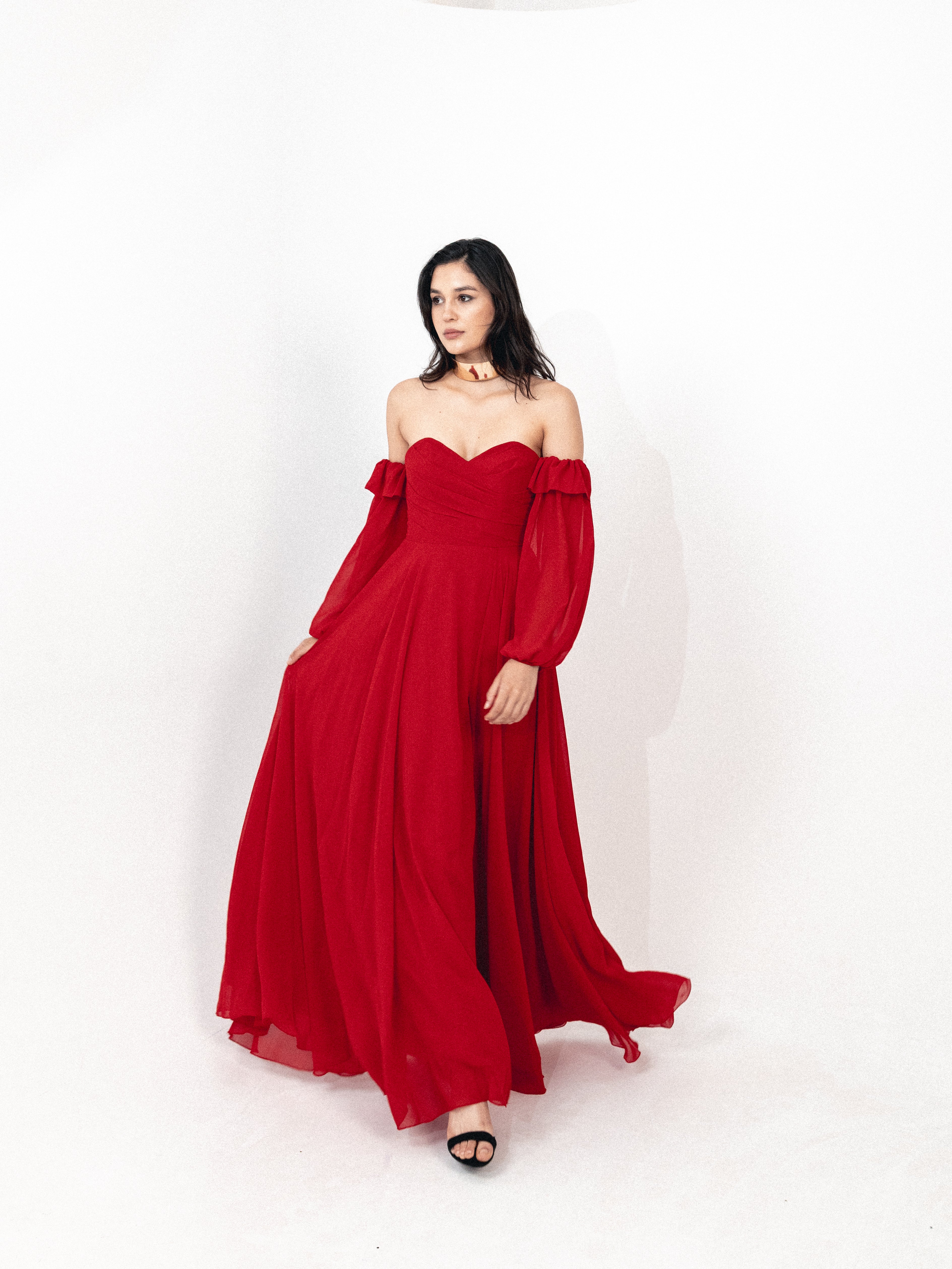 Strapless chiffon dress with slit in RED