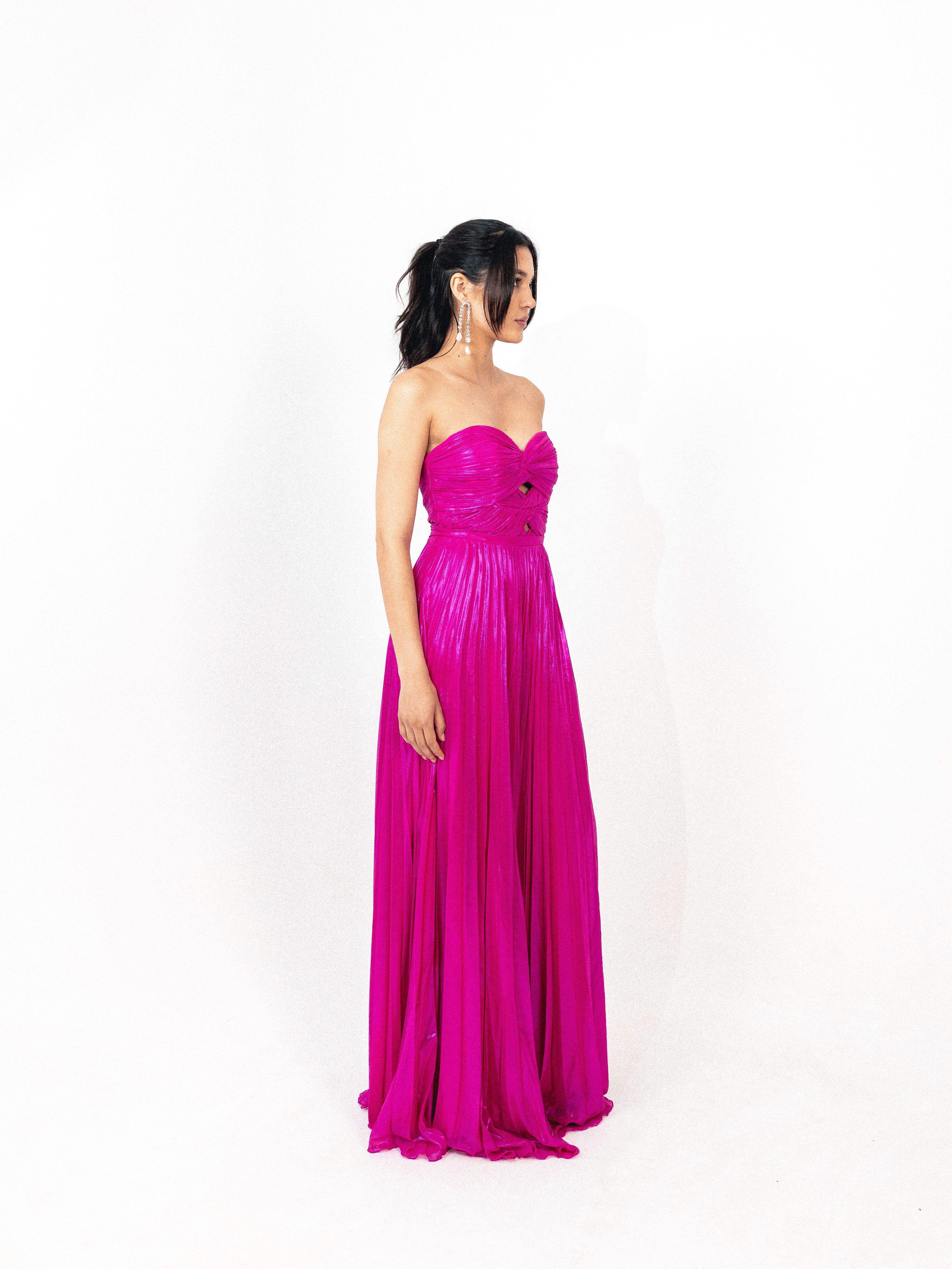 Strapless plisse with slit in fuchsia