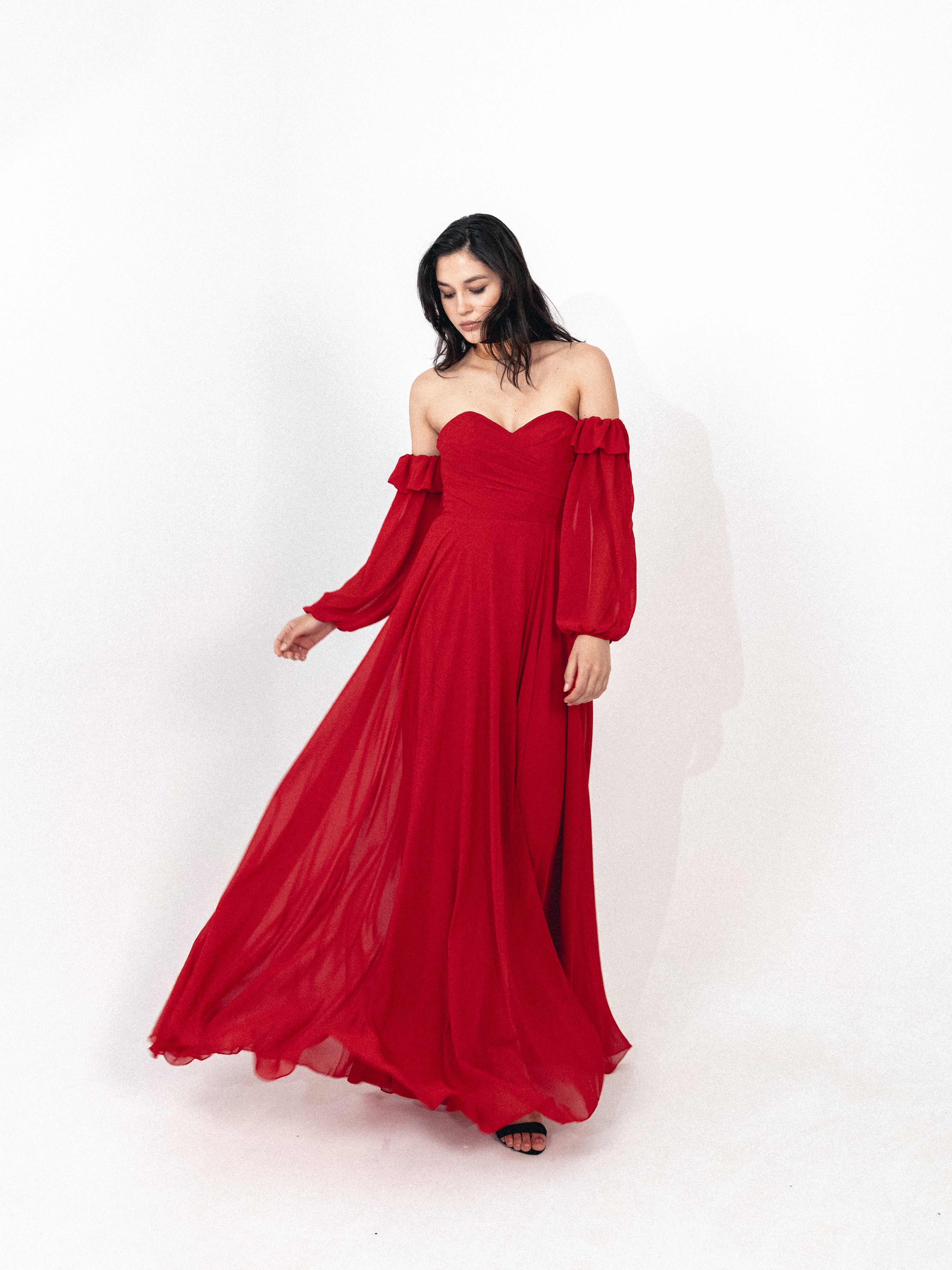Strapless chiffon dress with slit in RED
