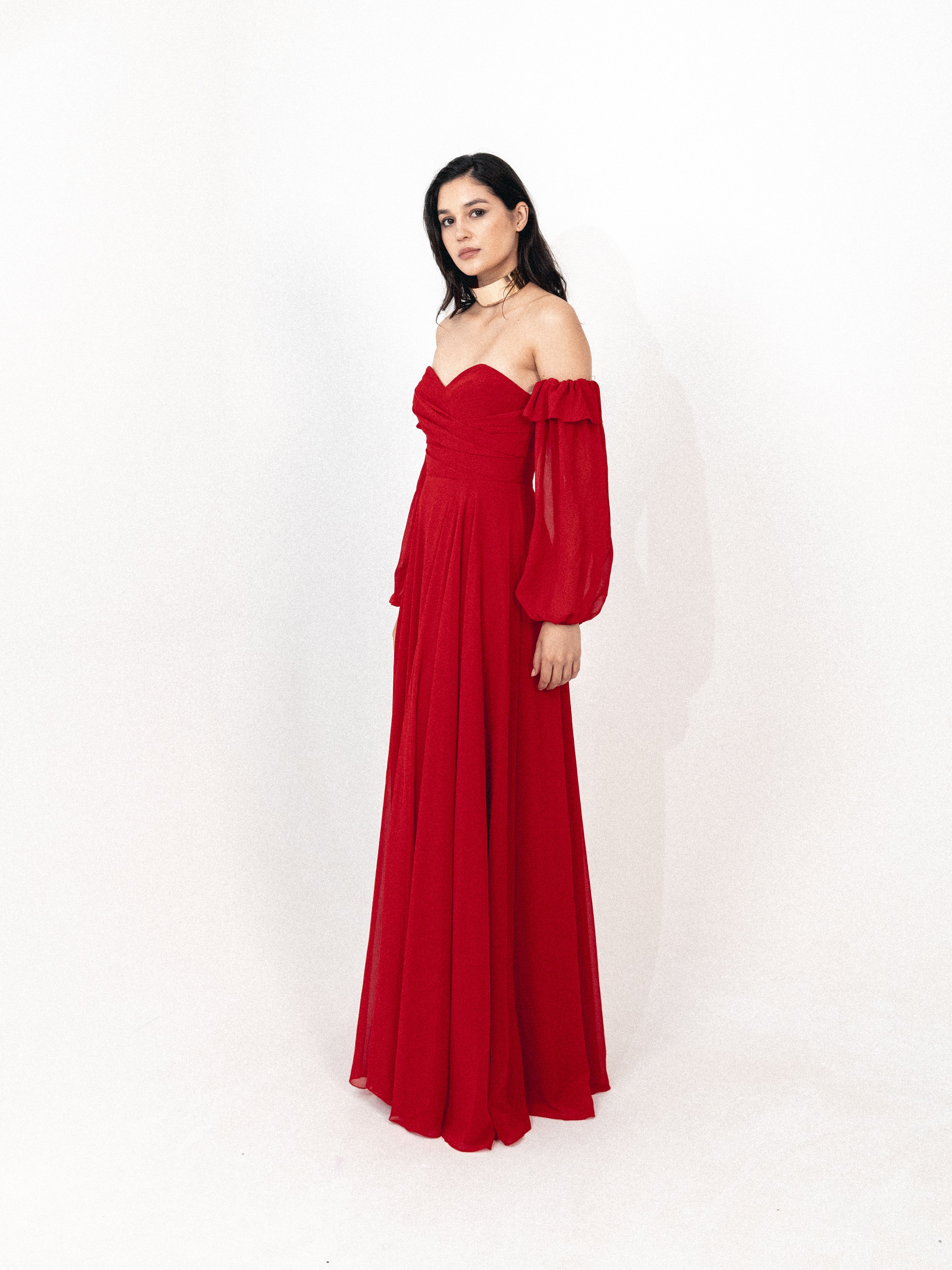 Strapless chiffon dress with slit in RED
