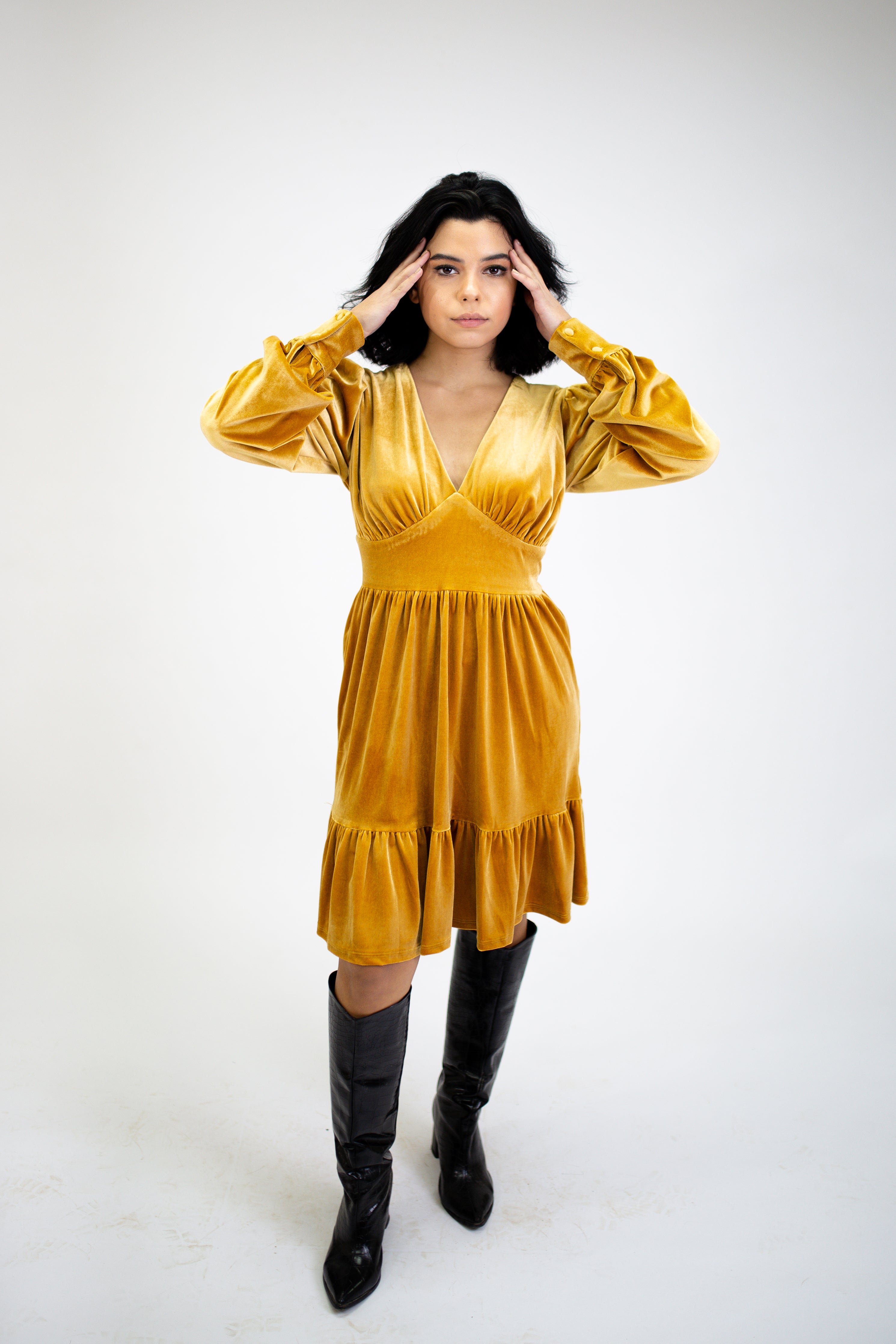 Velvet Short Dress with sleeves